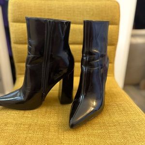 Dollskill shoes Liliana brand black faux leather booties